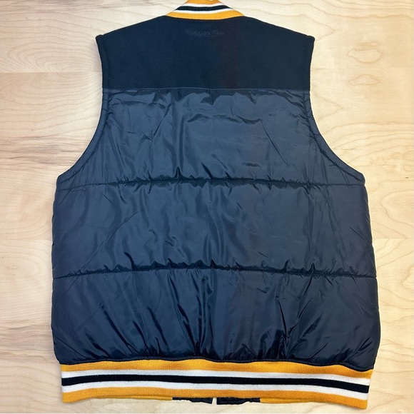 Mitchell & Ness Bruins Puffer Vest - Picture 3 of 4